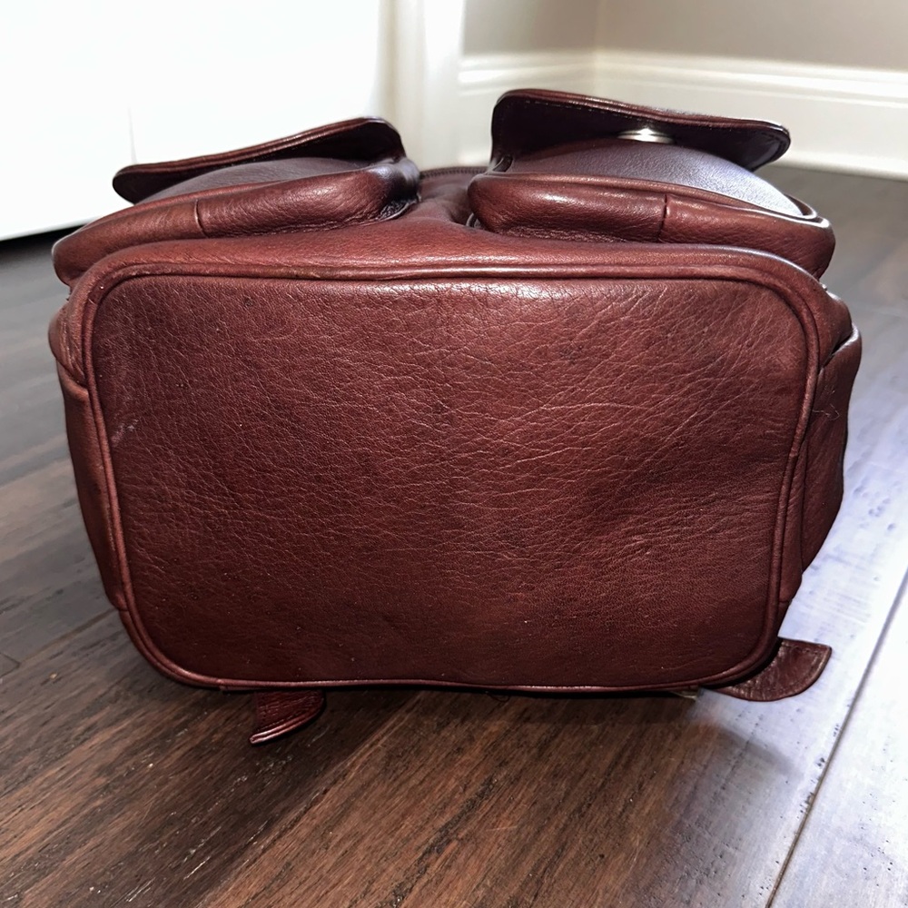 VINTAGE 90’s Paul and Taylor Brown Leather Large Sling Backpack Unisex - Picture 7 of 15